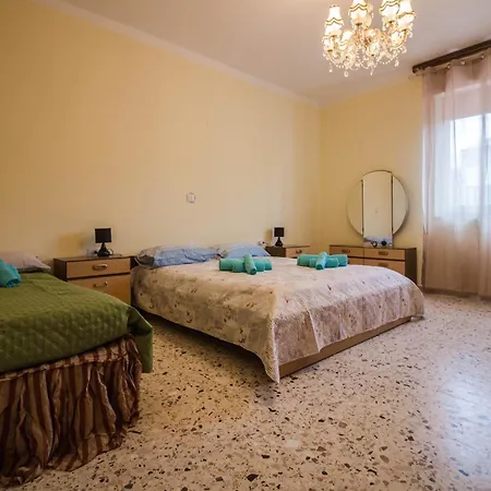 - Cozy House With Patio! *