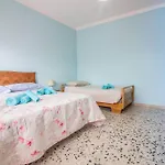 Guesthost - - Cozy House With Patio! Ploaghe