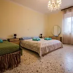 Guesthost - - Cozy House With Patio! *