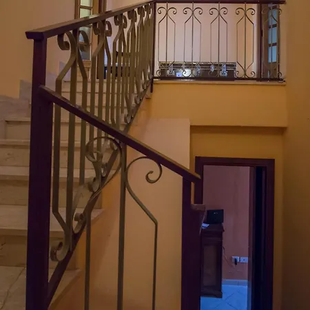 Guesthost - - Cozy House With Patio! Apartment Ploaghe