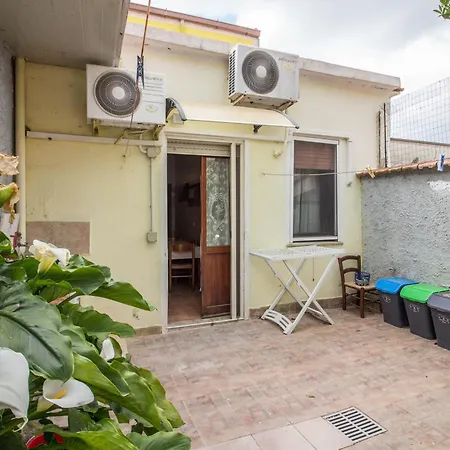 Apartment Guesthost - - Cozy House With Patio!