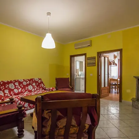 Apartment - Cozy House With Patio! *