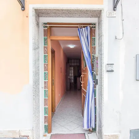 Guesthost - - Cozy House With Patio! Apartment